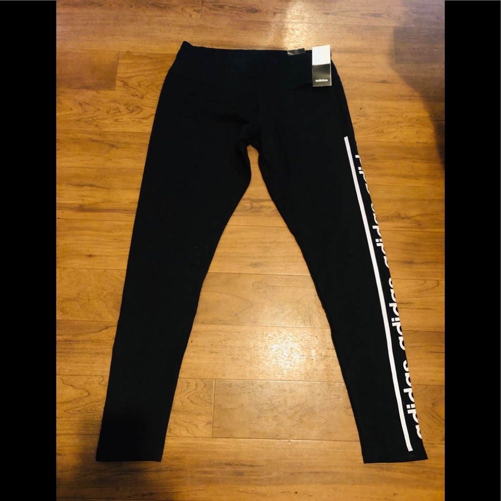 🔐Adidas fitted leggings🔐